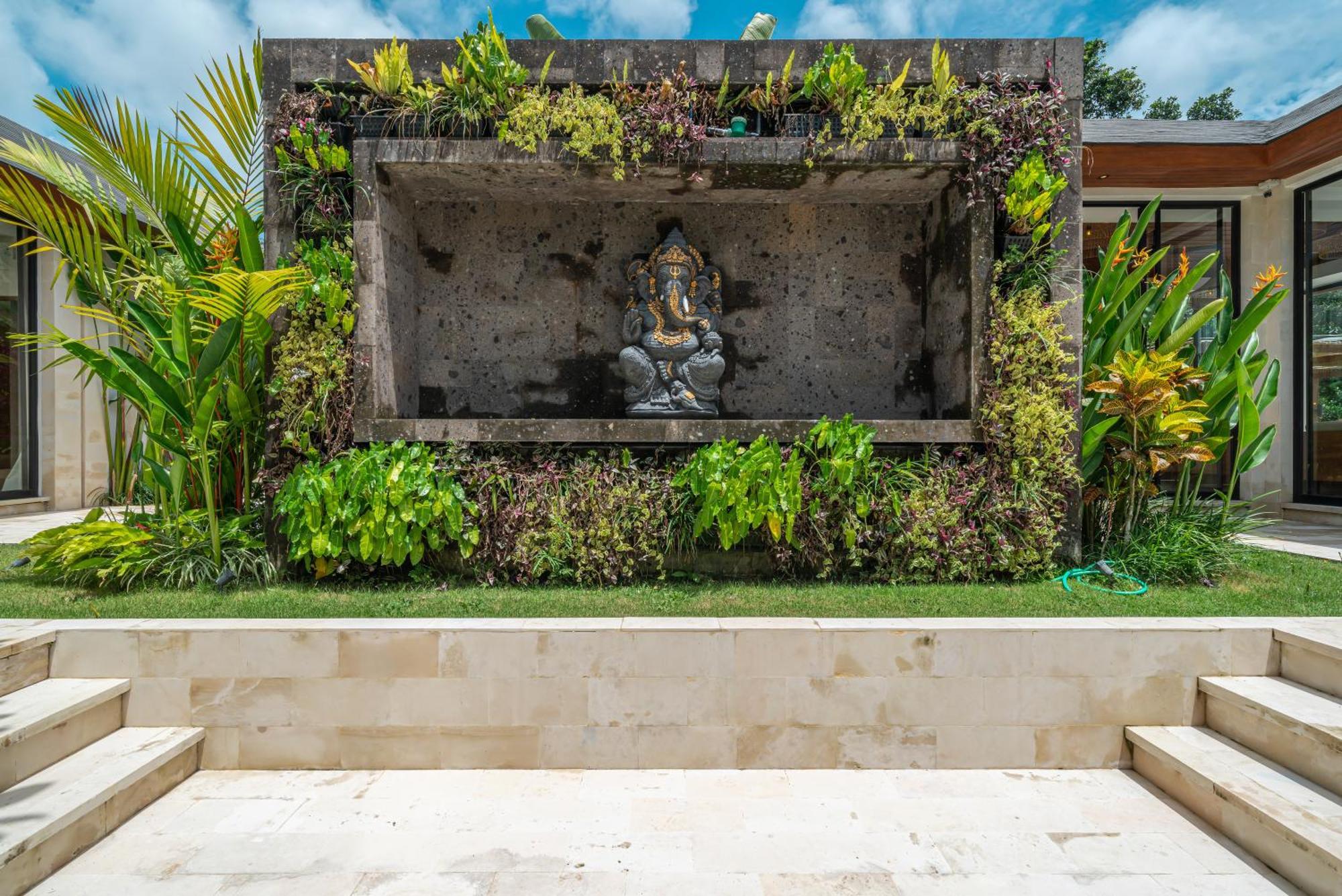 Villa Rosita - Stunning 5br - Sauna, Gym, Rice Field Views